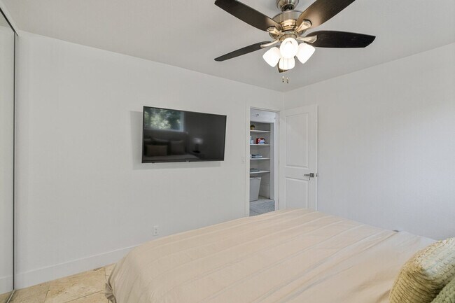 Building Photo - 398 Pinehurst Ave