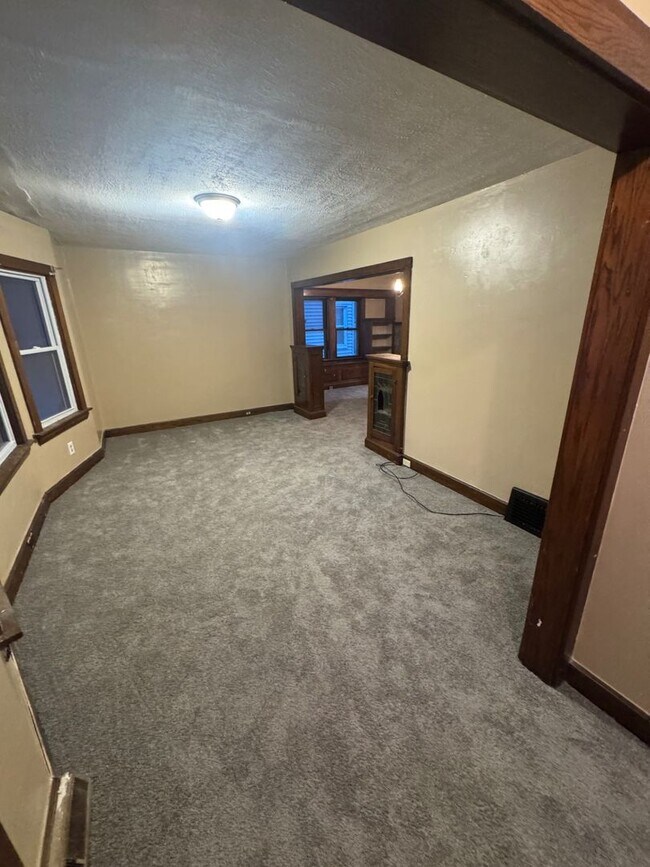 Building Photo - 7505 Halle Ave