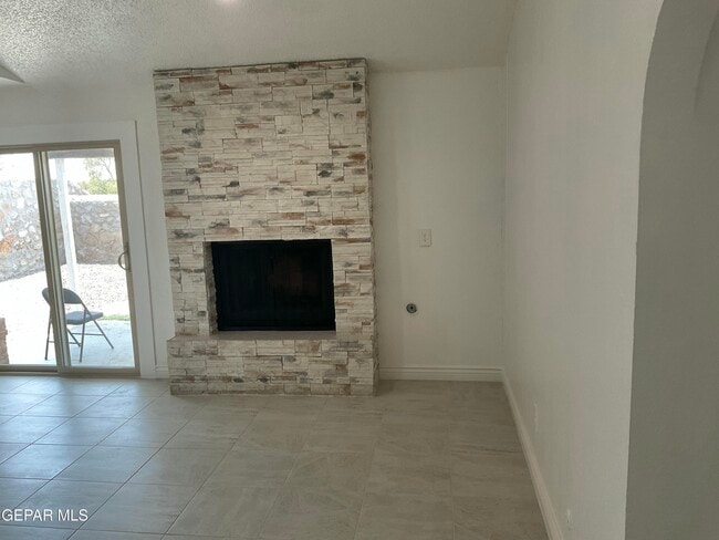 Building Photo - 335 Flynn Dr
