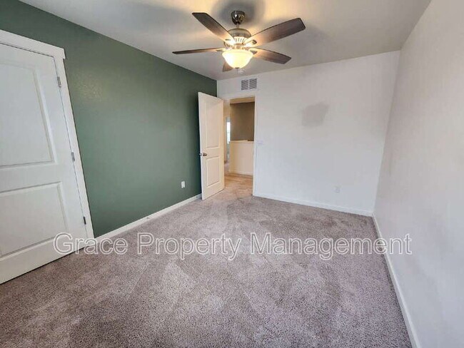 Building Photo - 508 Ledge St