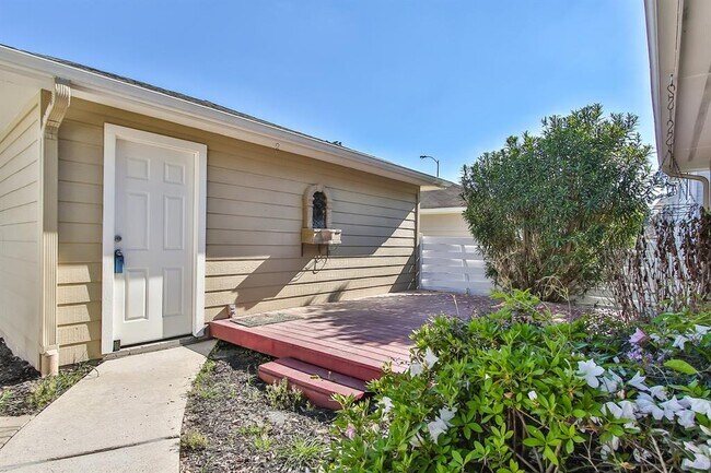 Building Photo - 6219 Spruce Bough Ct