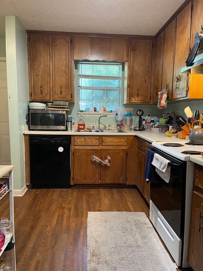 Building Photo - 2 bedroom, 2 bath duplex in Sleepy Creek o...