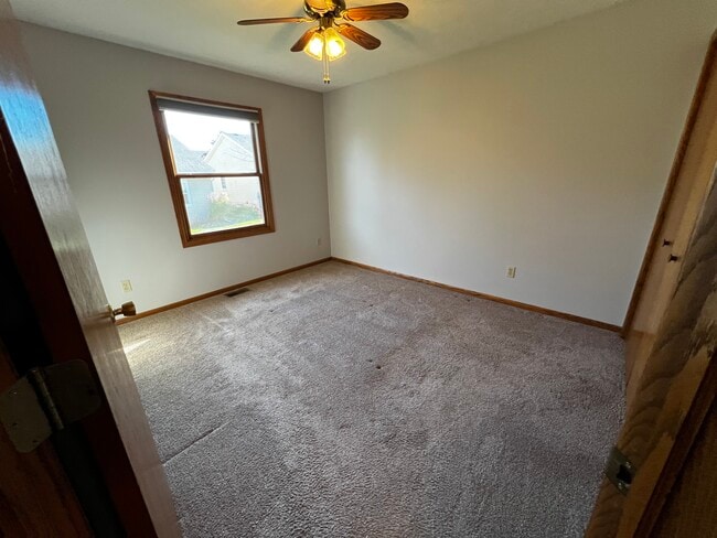 Building Photo - 1129 Golf Ct