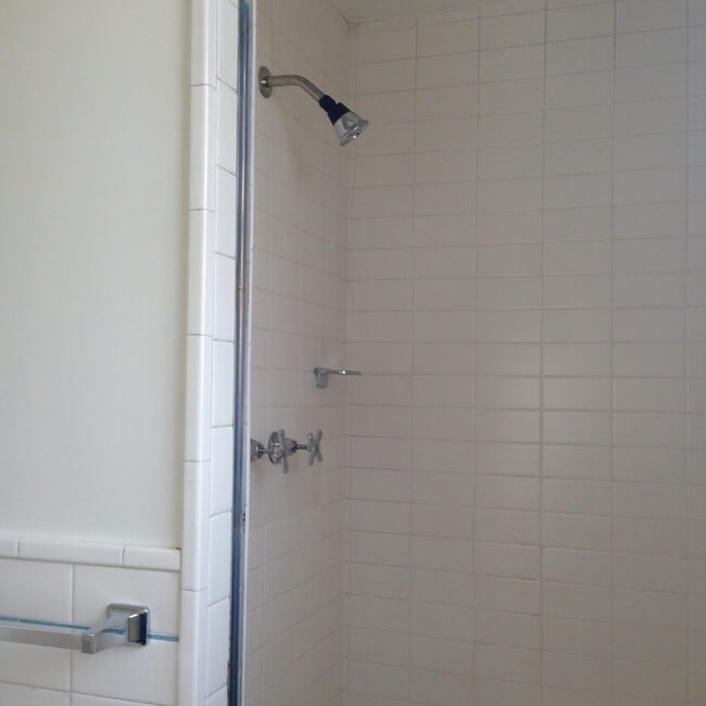 Building Photo - Enjoy indoor & outdoor living in this Spacious 4 Level, 3 bedroom 2 bath home in Lakeside District