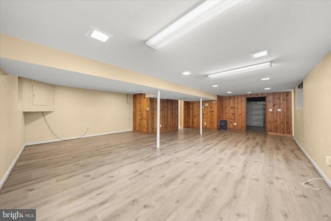 Building Photo - 877 N Nottingham St