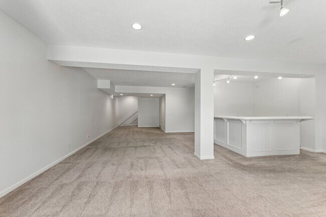 Building Photo - 4 Bedroom Elkhorn Ranch!