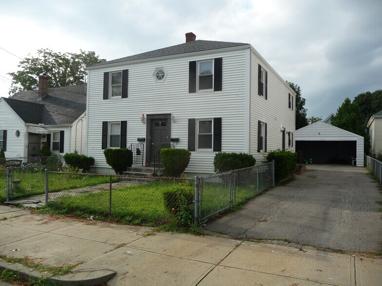 Building Photo - 213 Suffolk Ave