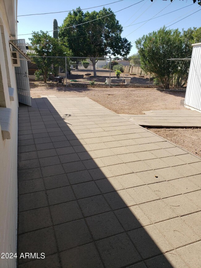 Building Photo - 908 S Ocotillo Dr