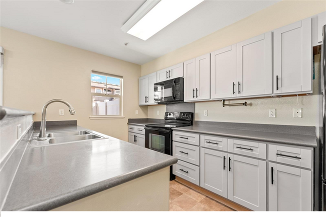 Building Photo - 3/2.5 with enclosed garage in the Heart of Kapolei - Nohona II