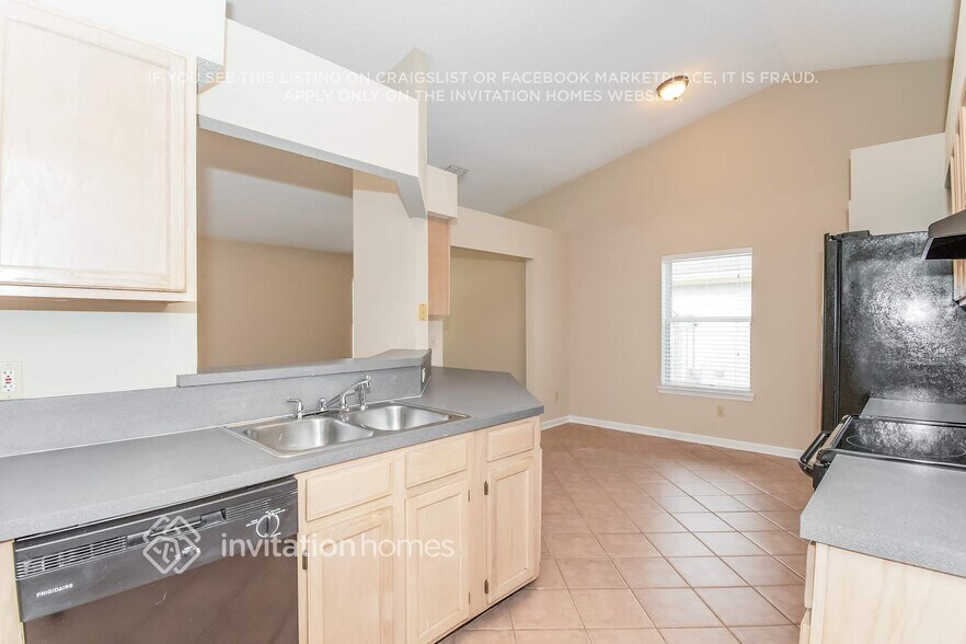 Building Photo - 8313 Lakemont Dr