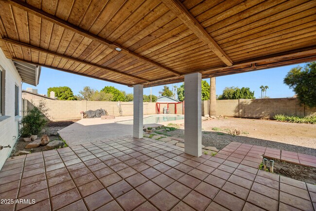 Building Photo - 2211 N Bullmoose Dr