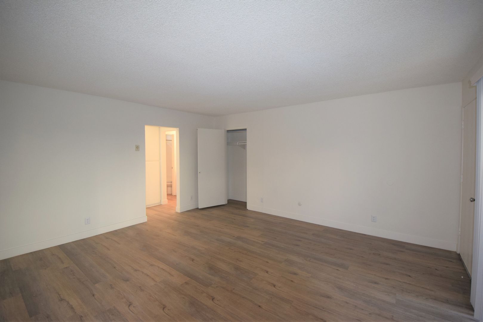 Building Photo - 6115 Whitsett Ave