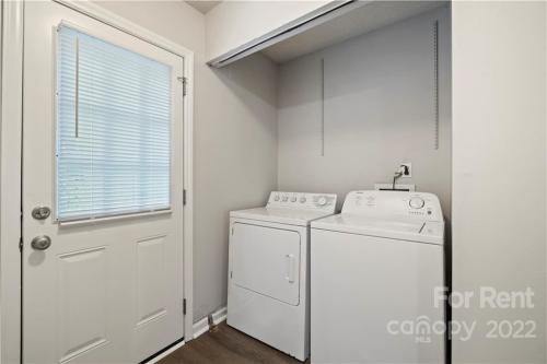 Building Photo - 3916 Briarhill Dr