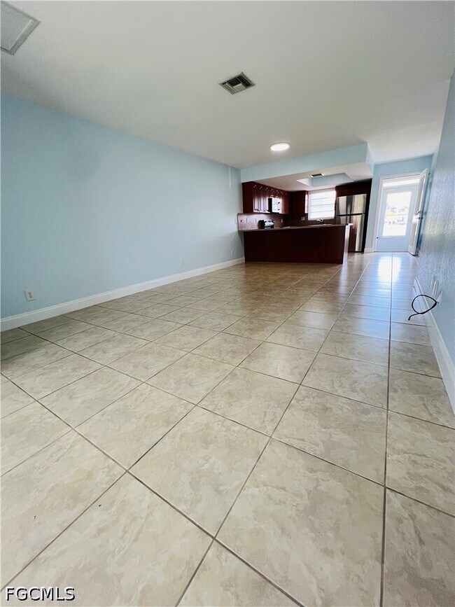 Building Photo - 1406 SE 2nd Pl