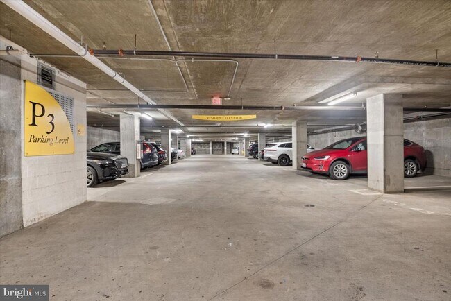 Building Photo - 3600 S Glebe Rd