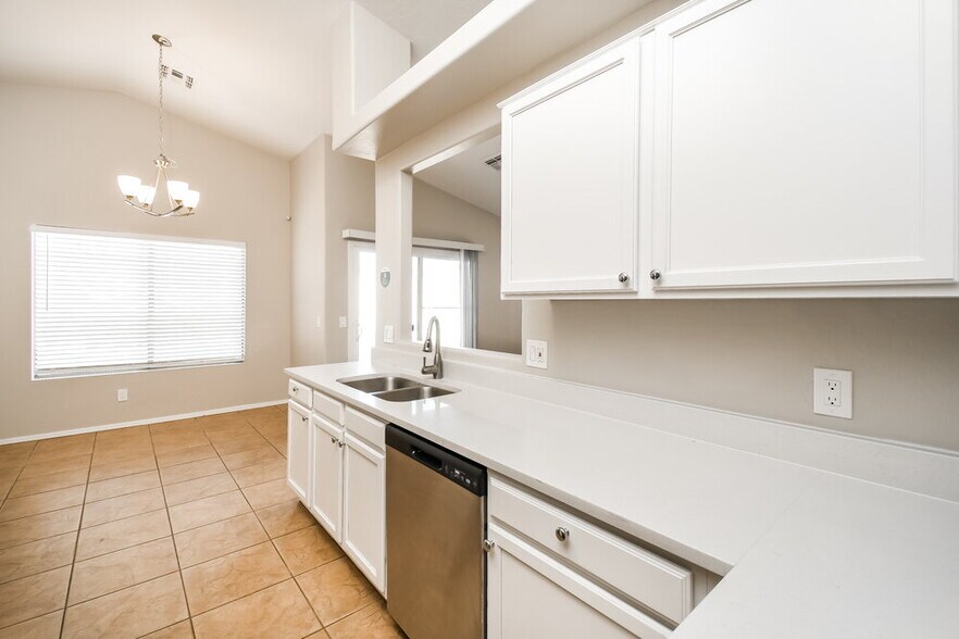 Building Photo - 9146 E Encanto St