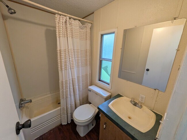 Building Photo - 7988 Hickory Hollow Dr