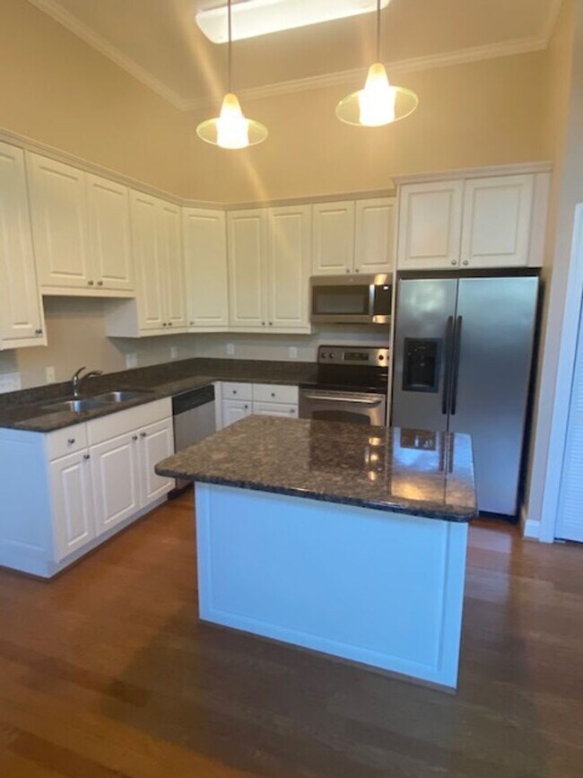 Building Photo - Charming 2-bedroom Condo- Old Shandon