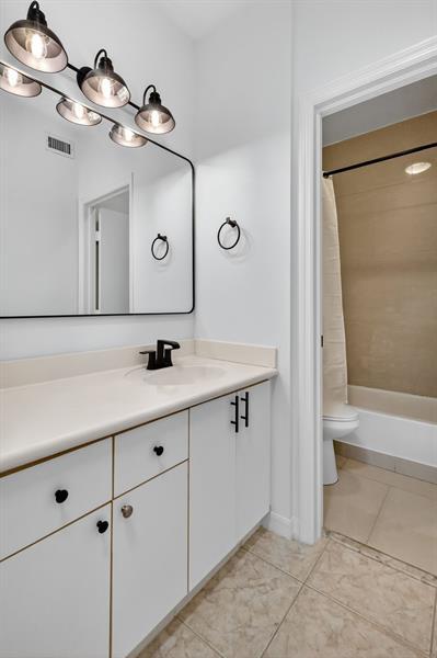 Building Photo - 6103 NW 116 Pl