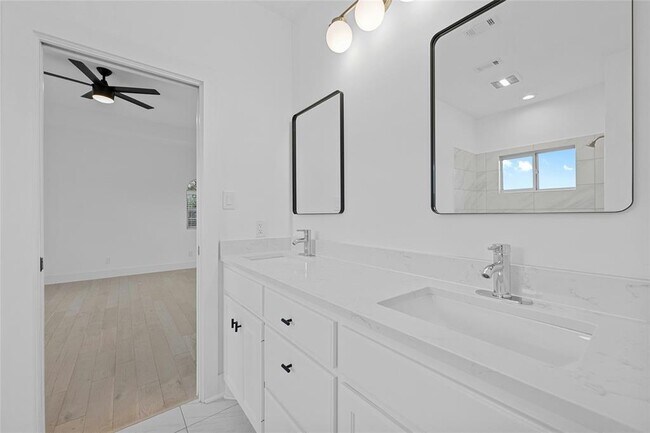 Building Photo - 7905 Brightman Ln