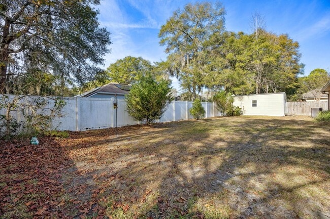 Building Photo - Spacious 4-Bedroom Home in Meadowfield with Fenced Yard