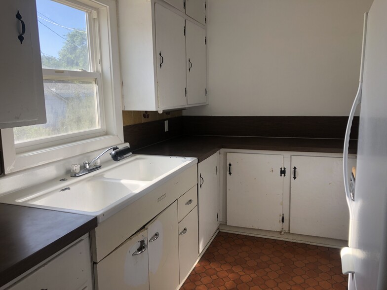 Building Photo - 1150 NE Lake St