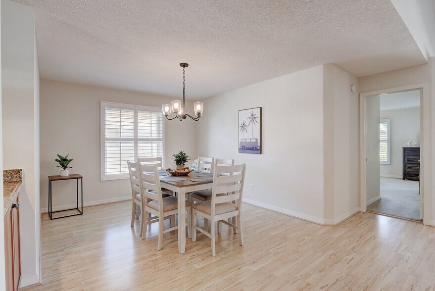 Building Photo - 1501 Chesapeake Ave