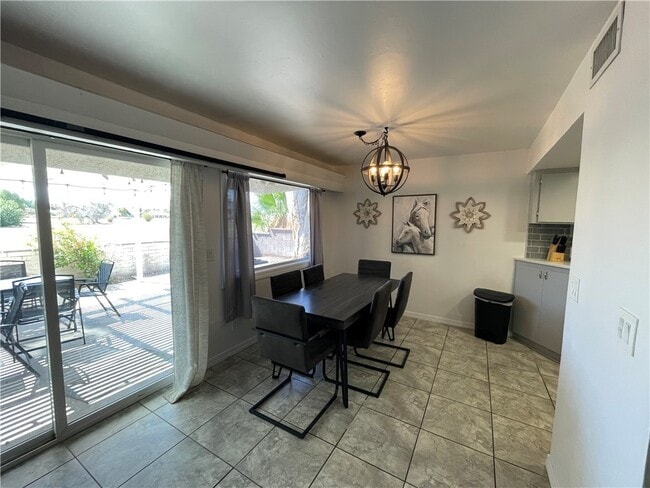 Building Photo - 2677 Country Club Dr