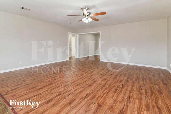 Building Photo - 4303 Trail Lake Dr