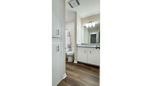 Building Photo - 105 Williamsburg Dr