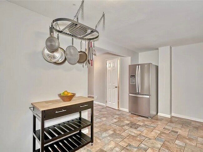 Building Photo - 78 Kimbark Rd