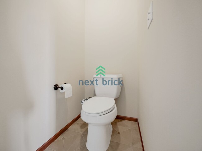 Building Photo - 4 Bed and 3 Bath Lake View Single-family H...