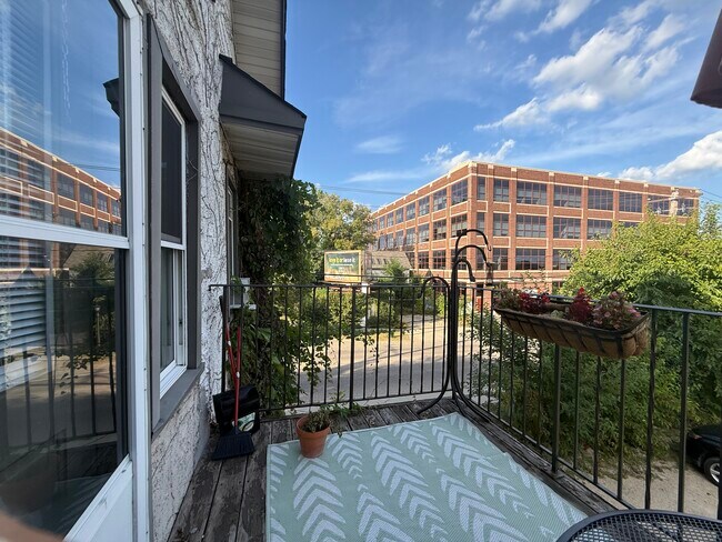 Building Photo - 780 Curfew St