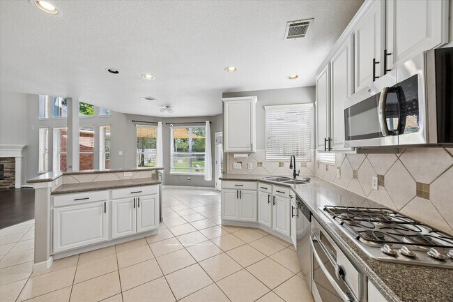 Building Photo - 13518 Via Chianti Ln
