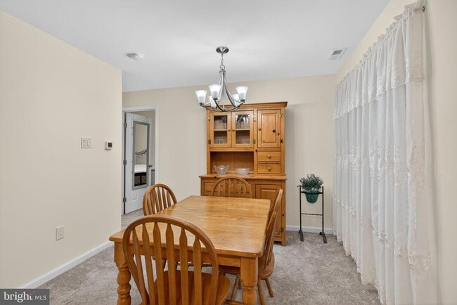 Building Photo - 511 Diamond Dr