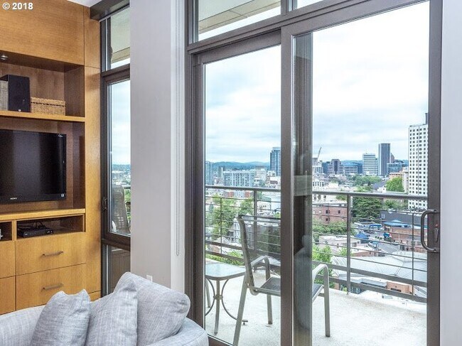 Building Photo - Rare rental in The Westerly - spectacular 2/2.5 unit w/sweeping views/2 parking/2 storage