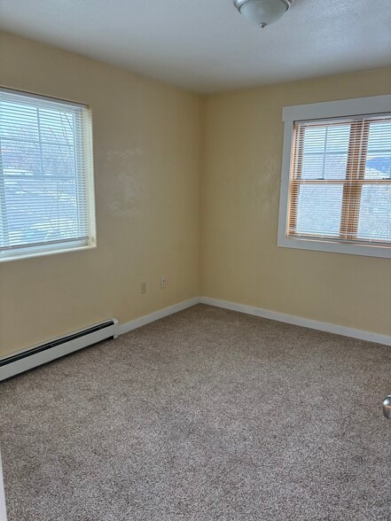 Building Photo - 421 S Washington St