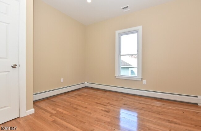 Building Photo - 454 Park Ave