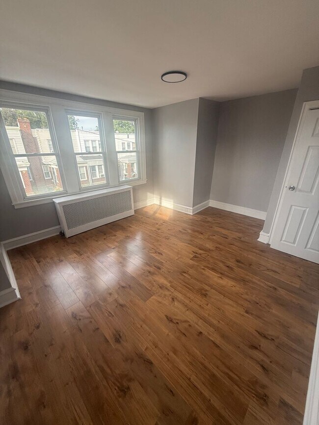 Building Photo - 270 Rosemar St