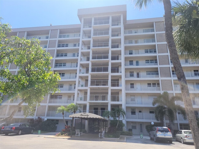 Building Photo - 2671 S Course Dr