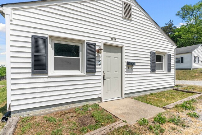 Building Photo - 422 Longwood Ave