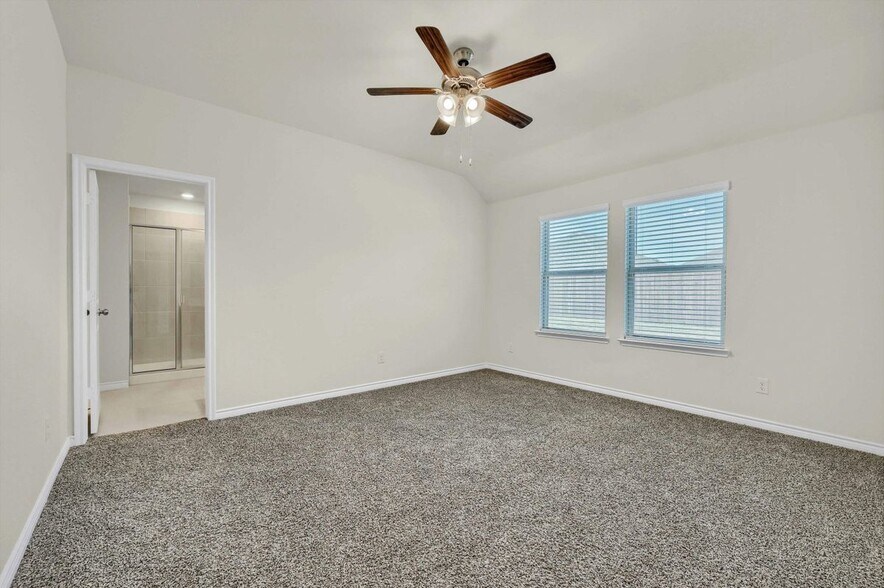 Building Photo - 804 Honey Maple St