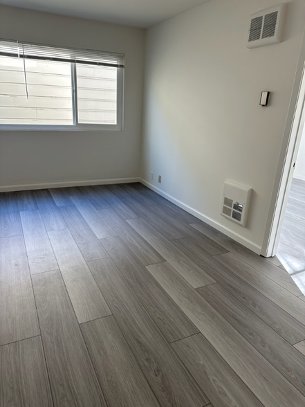 Building Photo - 565 8th Ave