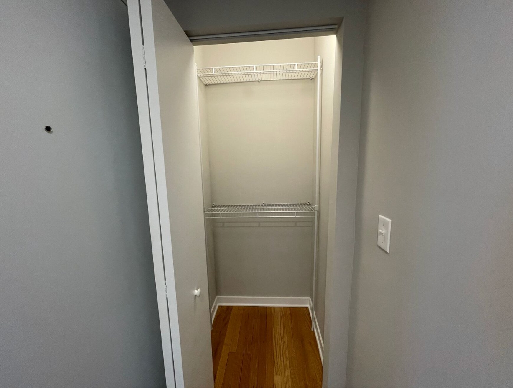 Closet - 3225 W Catalpa Ave
