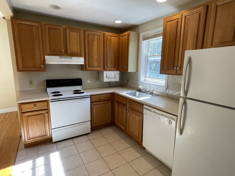 Building Photo - 454 Green St