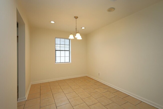 Building Photo - 2816 Kirkwood Cir