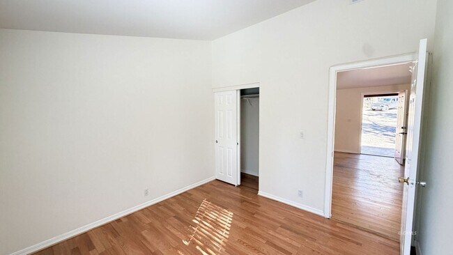 Building Photo - 25679 Alderwood St