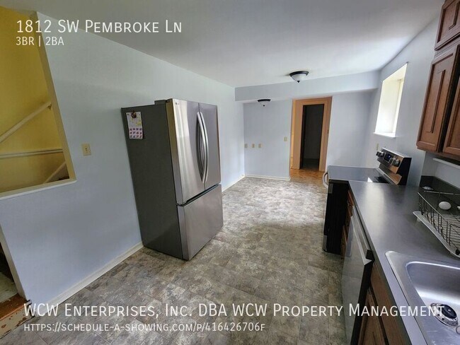 Building Photo - 1812 SW Pembroke Ln