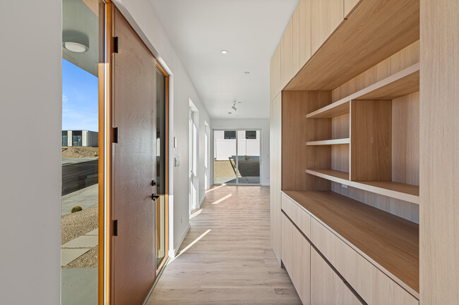 Building Photo - 13852 Scenic Crest Cir
