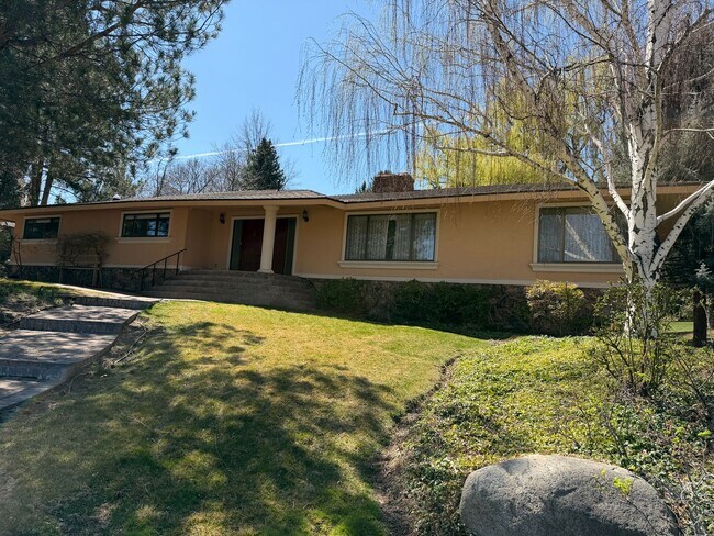 Building Photo - Beautiful home in Southwest Reno's Lake Ridge Shores East!